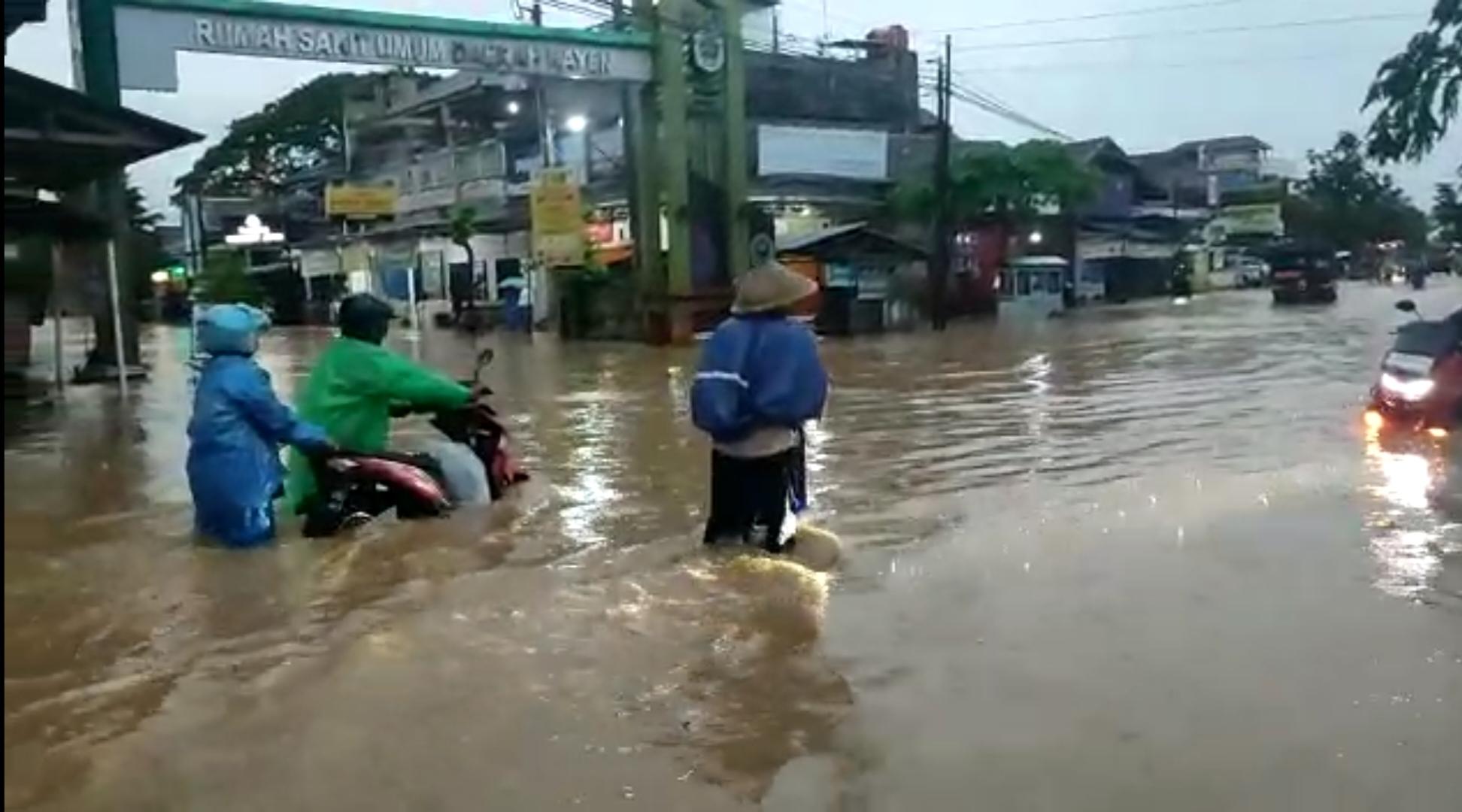 Astaga, Curah Hujan Tinggi, Kayen Banjir Lagi - ZONA SATU